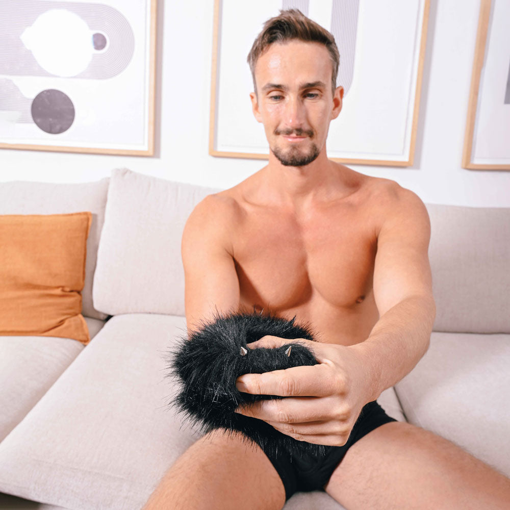 SPORTSHEETS Spiked Sensory Mitt - Furry Mitt with Spikes